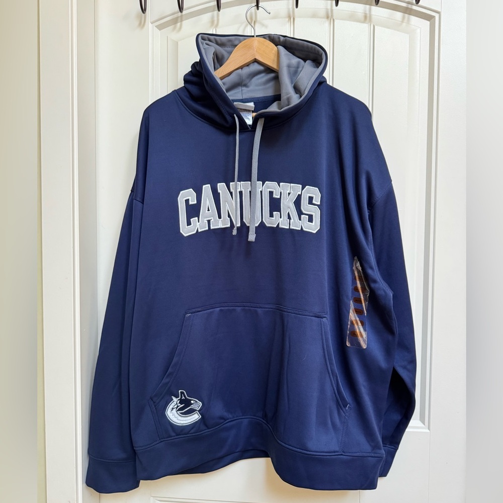 NWOT NHL Vancouver Canucks Classic Fit Pullover Hoodie. 2XL